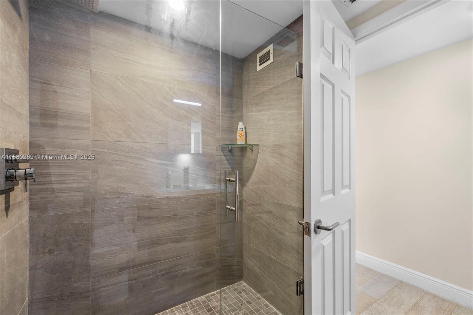 5660 Collins Avenue, Unit 2B Miami Beach, FL 33140 - Photo 27 of 34