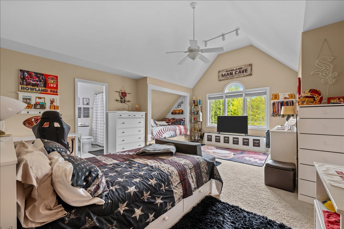 430 Alberosky Way Batavia, IL 60510 - Photo 28 of 49 a bedroom with a bed window and couch