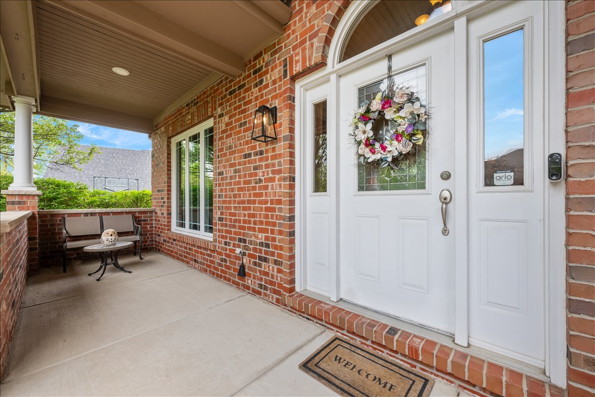 430 Alberosky Way Batavia, IL 60510 - Photo 4 of 49 a outdoor space with filled with furniture