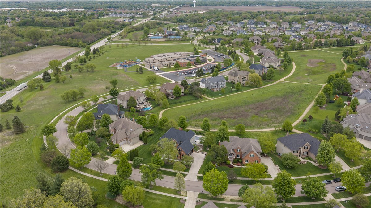 430 Alberosky Way Batavia, IL 60510 - Photo 45 of 49 an aerial view of a residential houses with outdoor space