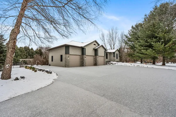 $974,900 | 2780 Overlook Lane North, Stillwater, MN 55082