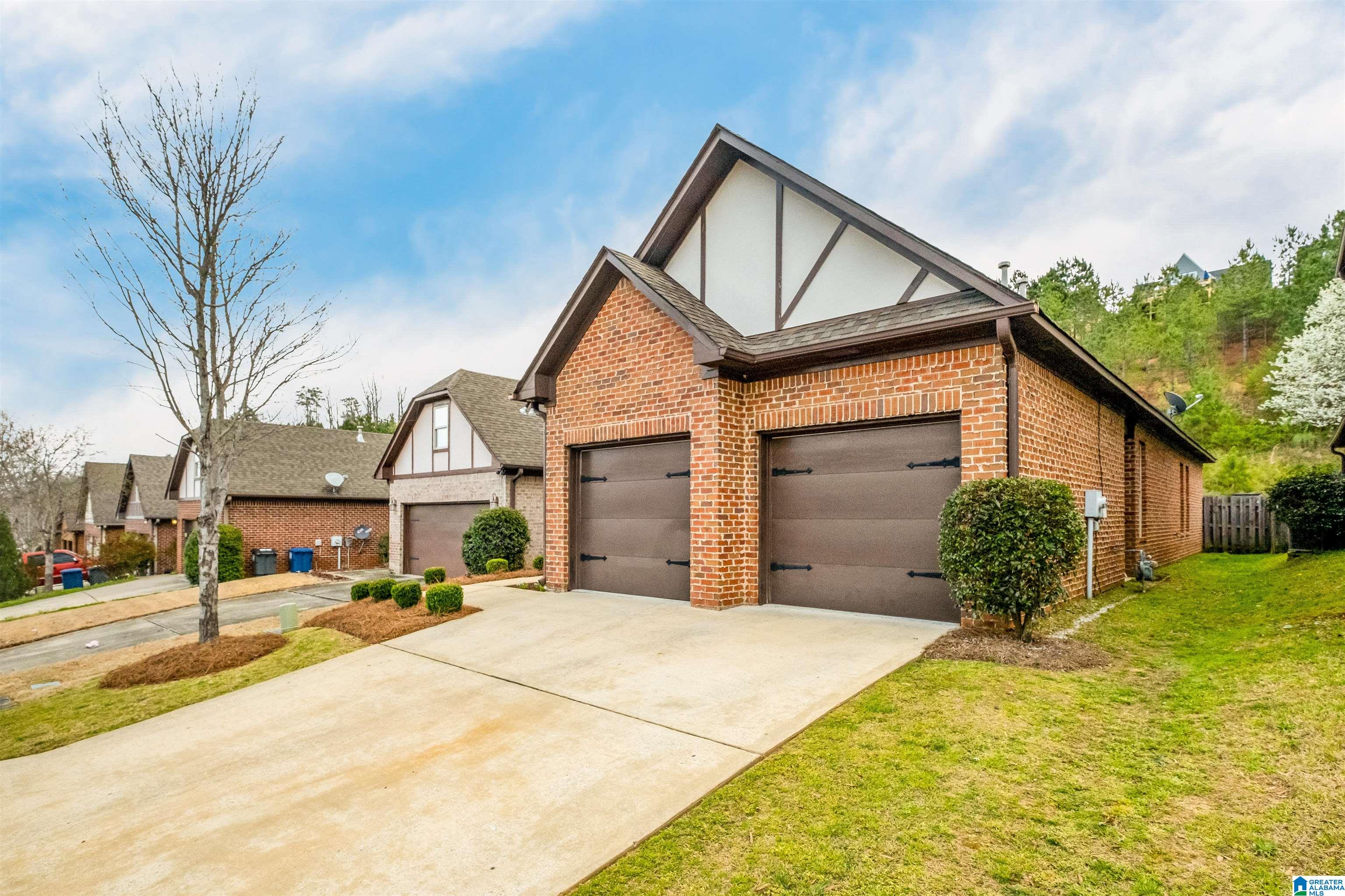 5724 Park Side Road Birmingham, AL 35244 - Photo 3 of 31