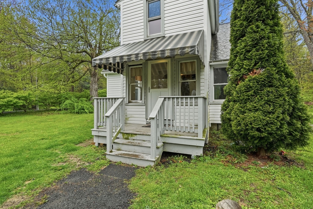 8 Shutesbury Road Amherst, MA 01002 - Photo 5 of 31