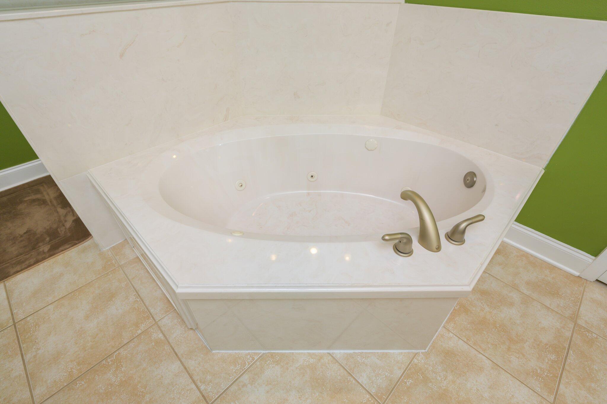 203 Eleases Crossing Crestview, FL 32539 - Photo 21 of 43 a bath tub sitting in a bathroom