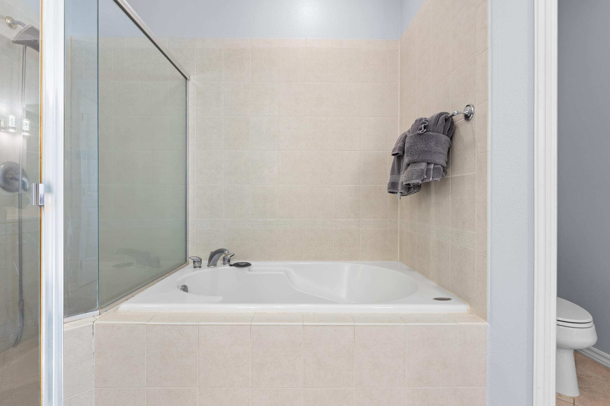 69-200 Pohakulana Place, Unit C4 Waikoloa, HI 96738 - Photo 17 of 30 a white bath tub sitting next to a white sink