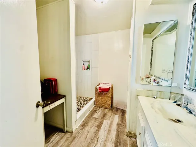 a view of entryway with a yellow umbrella