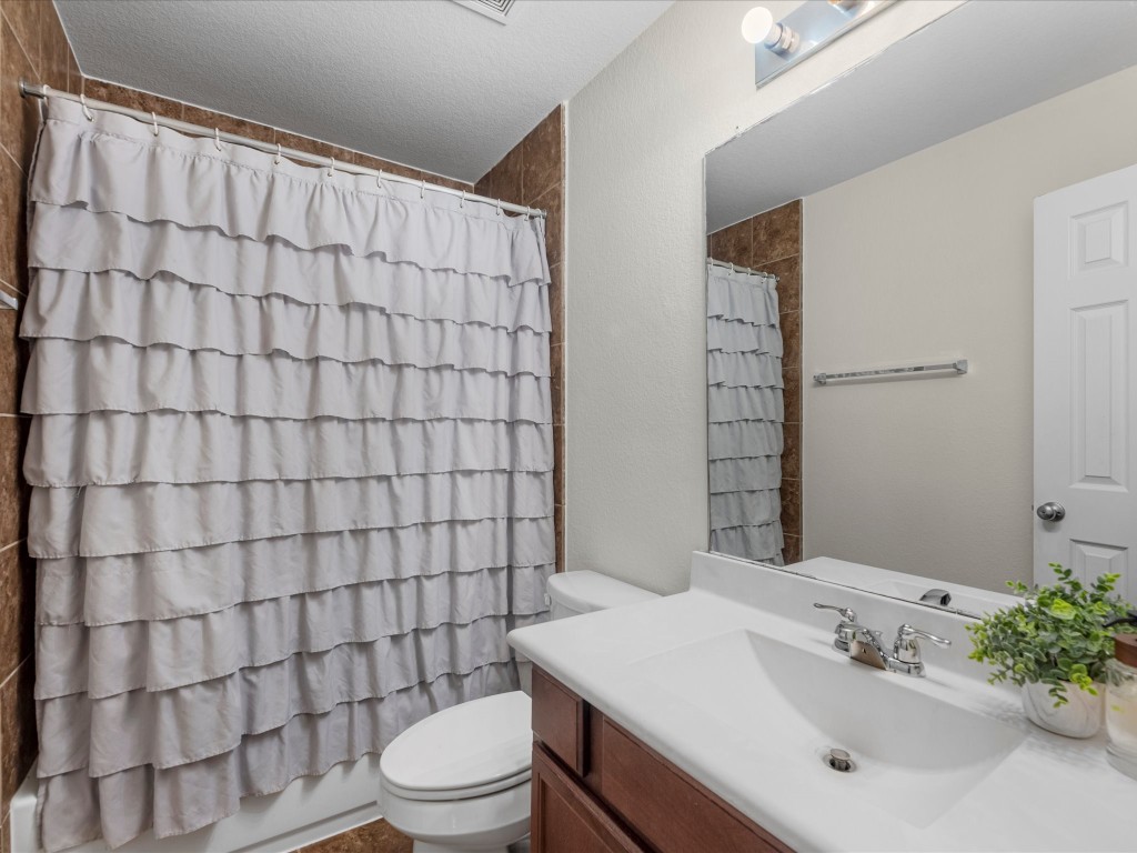 21554 Rainfall Park Drive Spring, TX 77388 - Photo 26 of 36 Second full bathroom