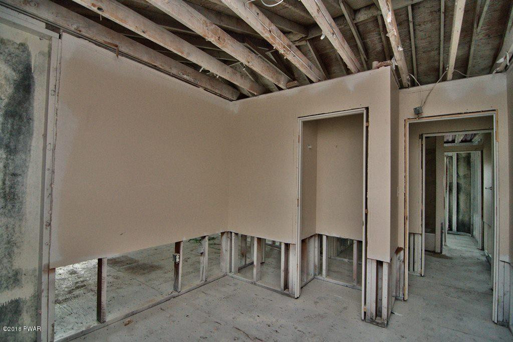 387 Robinson Road Waymart, PA 18472 - Photo 15 of 30 a view of entryway