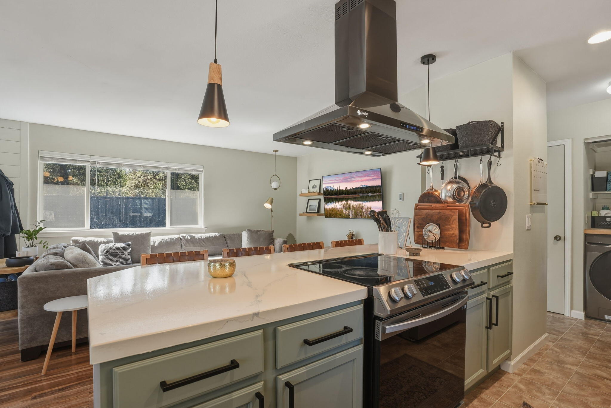 55601 Swan Road Bend, OR 97707 - Photo 11 of 41 29-web-or-mls-Riley_Visuals_029