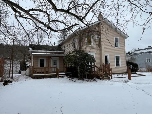 $950 | 334 Main Street, Apalachin, NY 13732