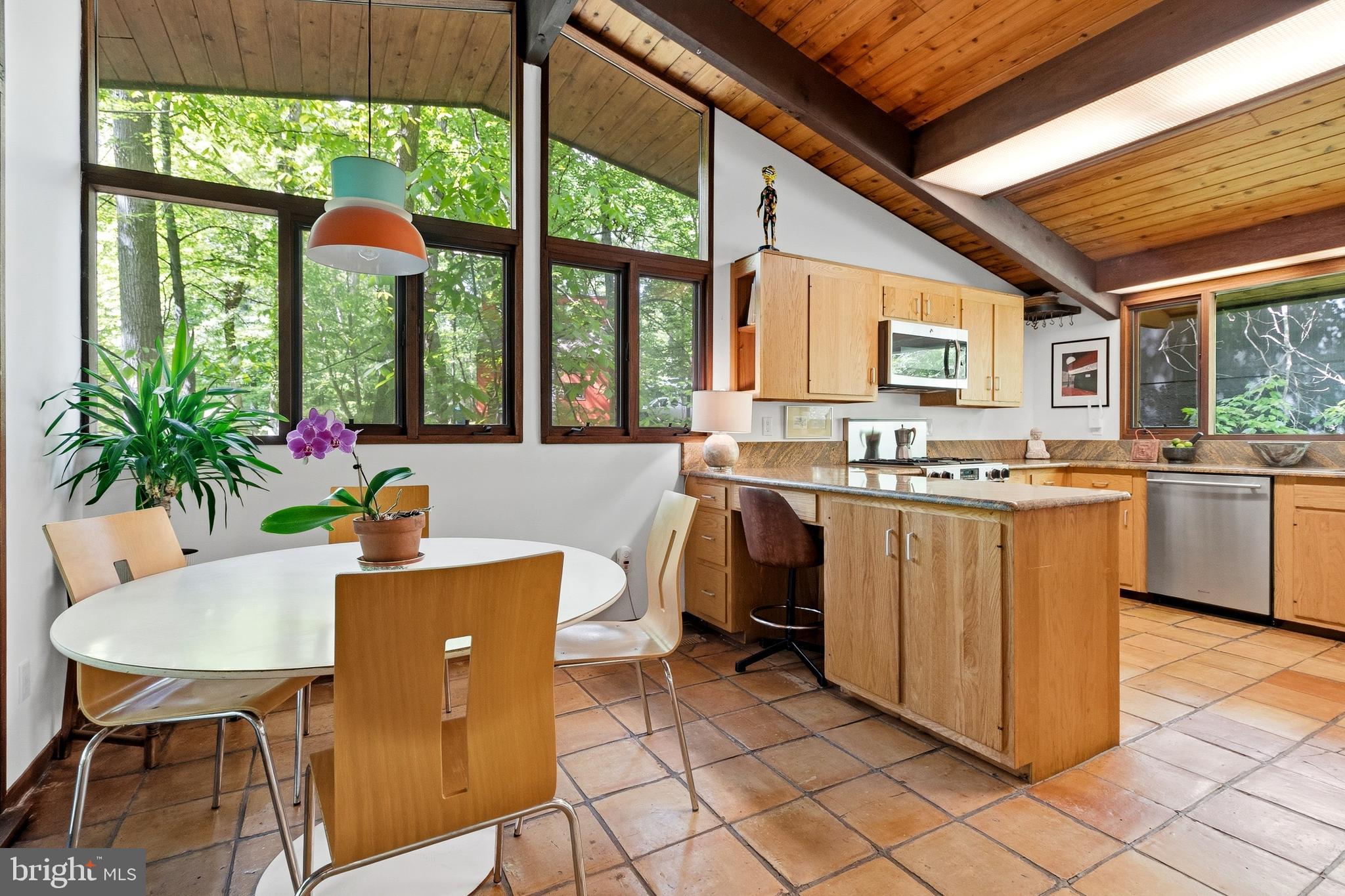 10815 Cross School Road Reston, VA 20191 - Photo 9 of 48 Breakfast/sitting area
