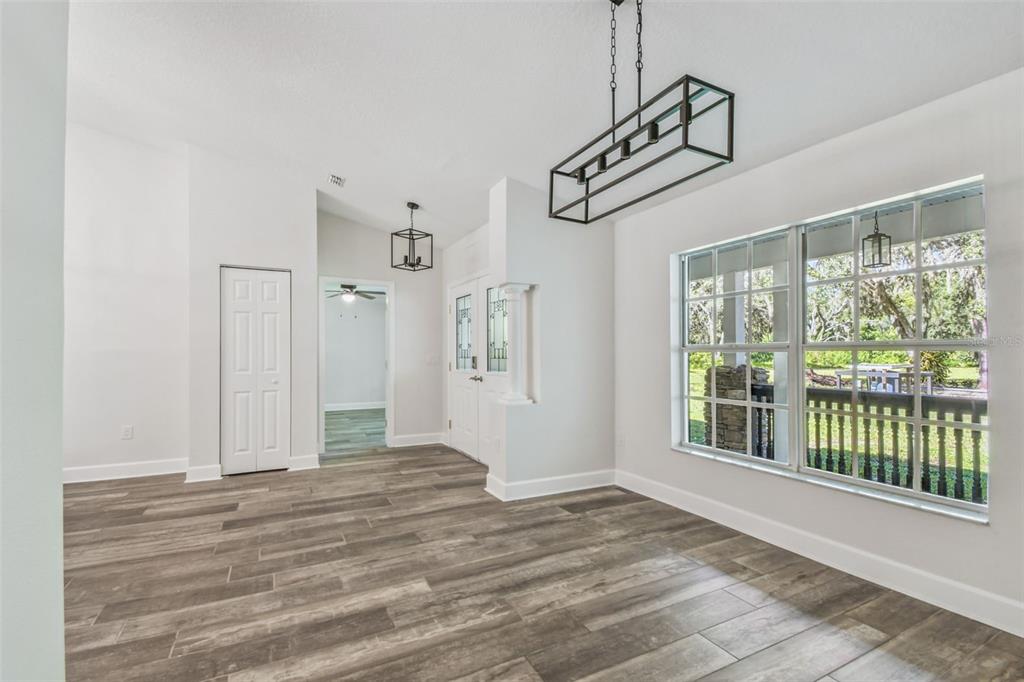 2513 North Valrico Road Seffner, FL 33584 - Photo 14 of 85