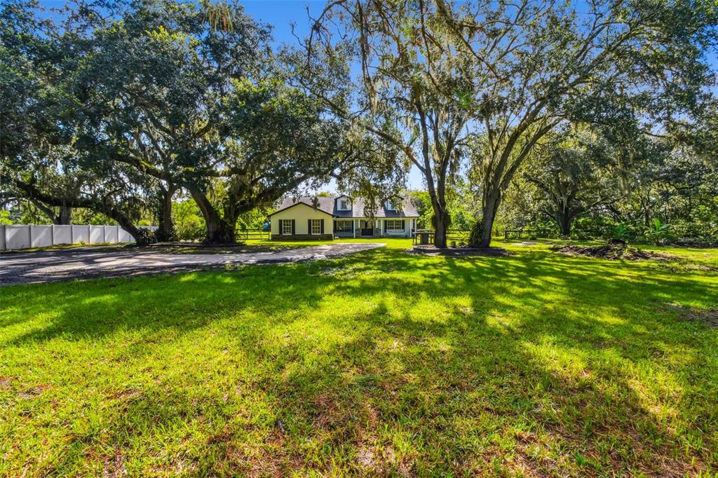 2513 North Valrico Road Seffner, FL 33584 - Photo 3 of 85