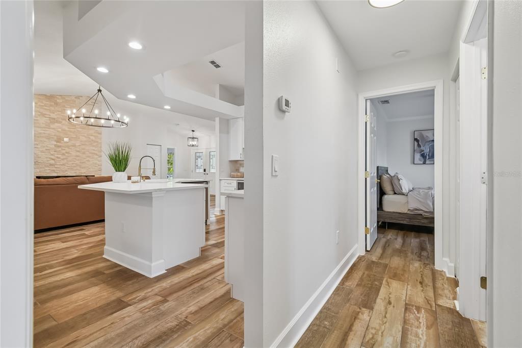2513 North Valrico Road Seffner, FL 33584 - Photo 39 of 76 a en suite bathroom with a sink a mirror and a bathtub