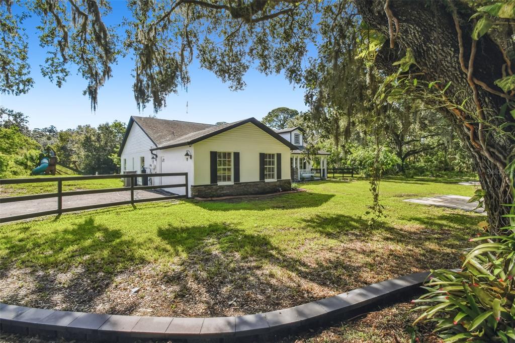 2513 North Valrico Road Seffner, FL 33584 - Photo 8 of 85