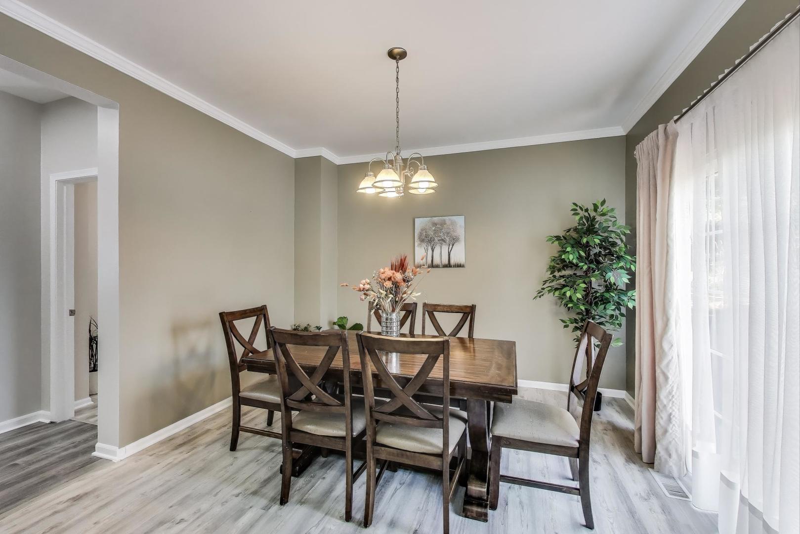 532 Declaration Lane Aurora, IL 60502 - Photo 7 of 34 a view of a dining room with furniture and window
