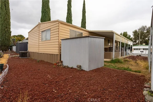 a view of a house with backyard and trees