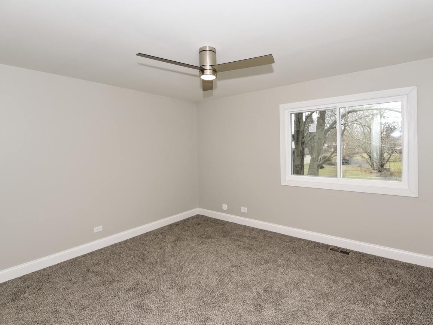 5605 Crestwood Road Matteson, IL 60443 - Photo 8 of 21 an empty room with a window