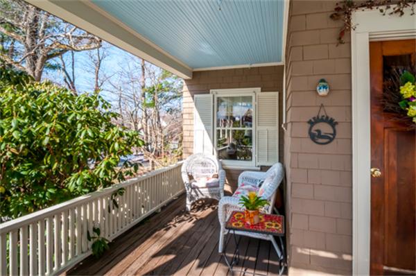 8 Wells Road Reading, MA 01867 - Photo 8 of 29 Gallery Image 8