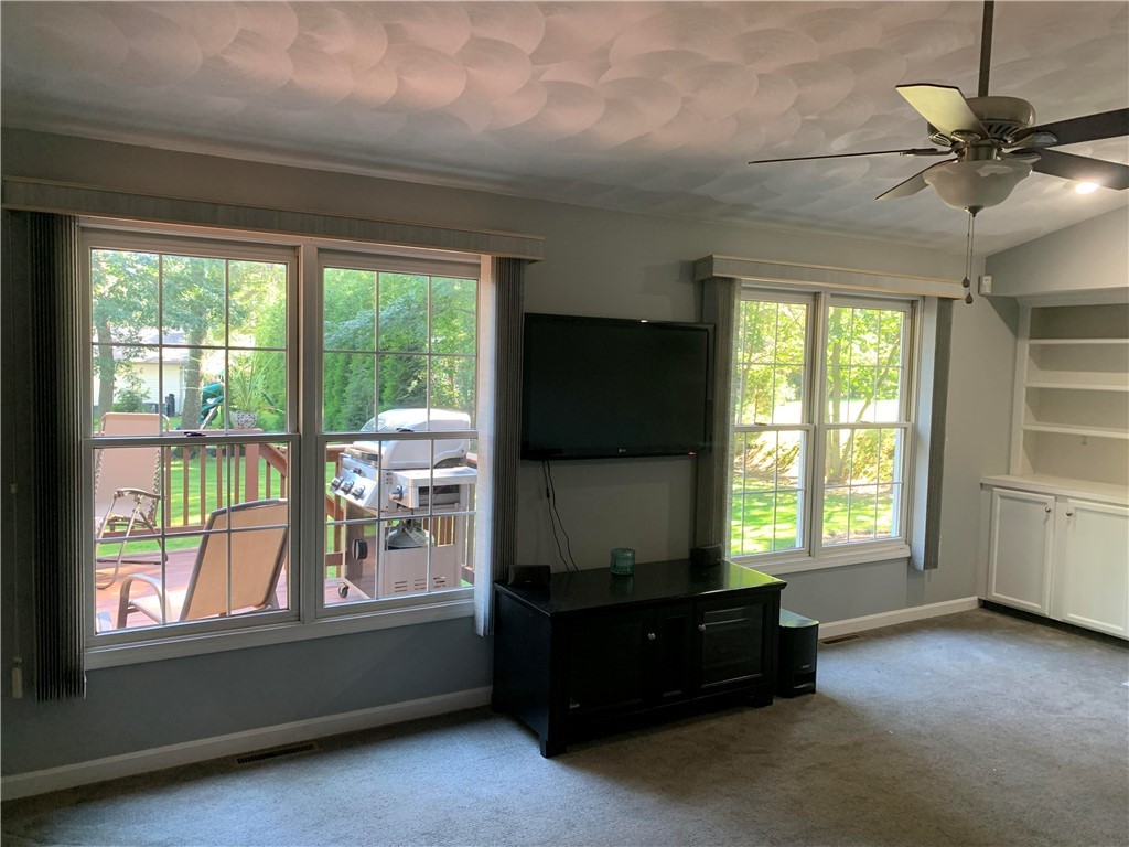194 Council Rock Road Cranston, RI 02921 - Photo 10 of 21 Family Room