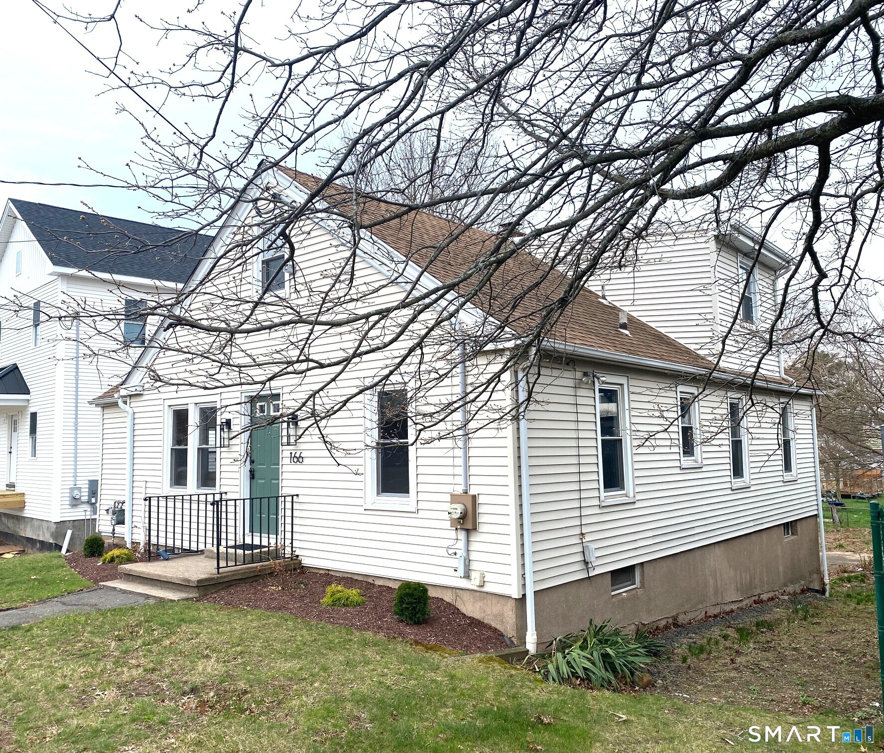 166 Saw Mill Road West Haven, CT 06516 - Photo 6 of 46