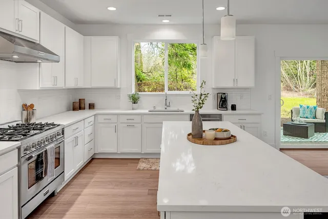 $1,299,800 | 10667 Southeast 170th Place, Renton, WA 98055