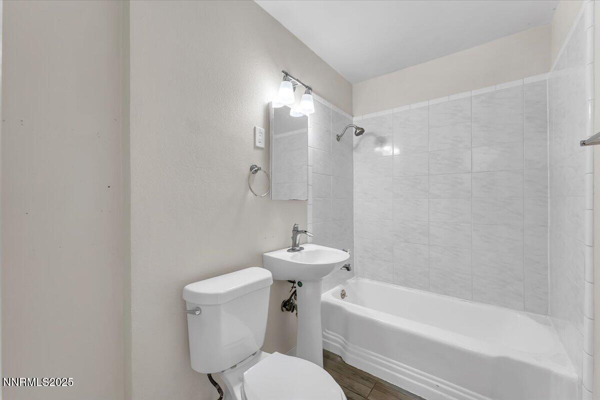 1375 Wesley Drive Reno, NV 89503 - Photo 20 of 35 21-1375 Wesley Dr Reno NV 89503 (21 of 3