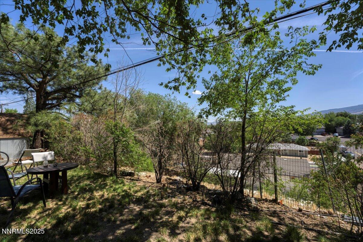1375 Wesley Drive Reno, NV 89503 - Photo 26 of 35 a backyard of a house with table and chairs
