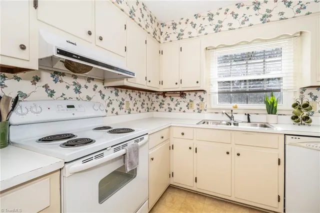 $299,999 | 1526 Regency Drive, Burlington, NC 27215