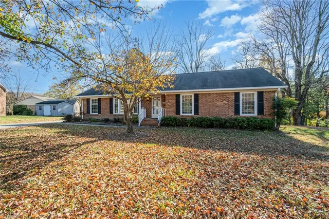 $299,999 | 1526 Regency Drive, Burlington, NC 27215