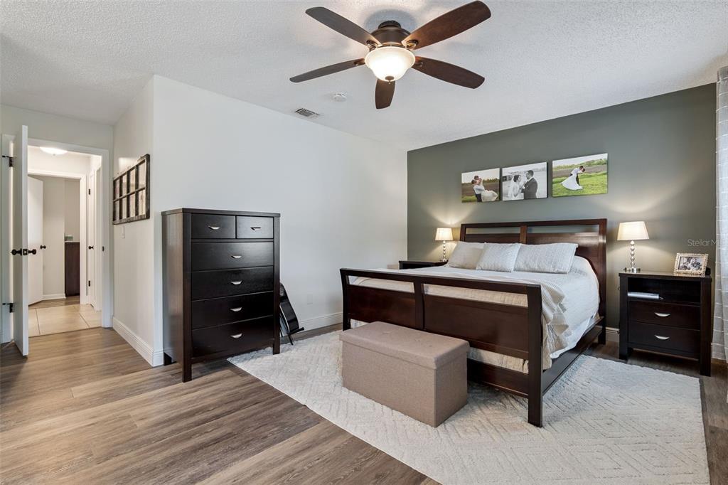 859 Benchwood Drive Winter Springs, FL 32708 - Photo 20 of 35 a bedroom with a bed and a chandelier
