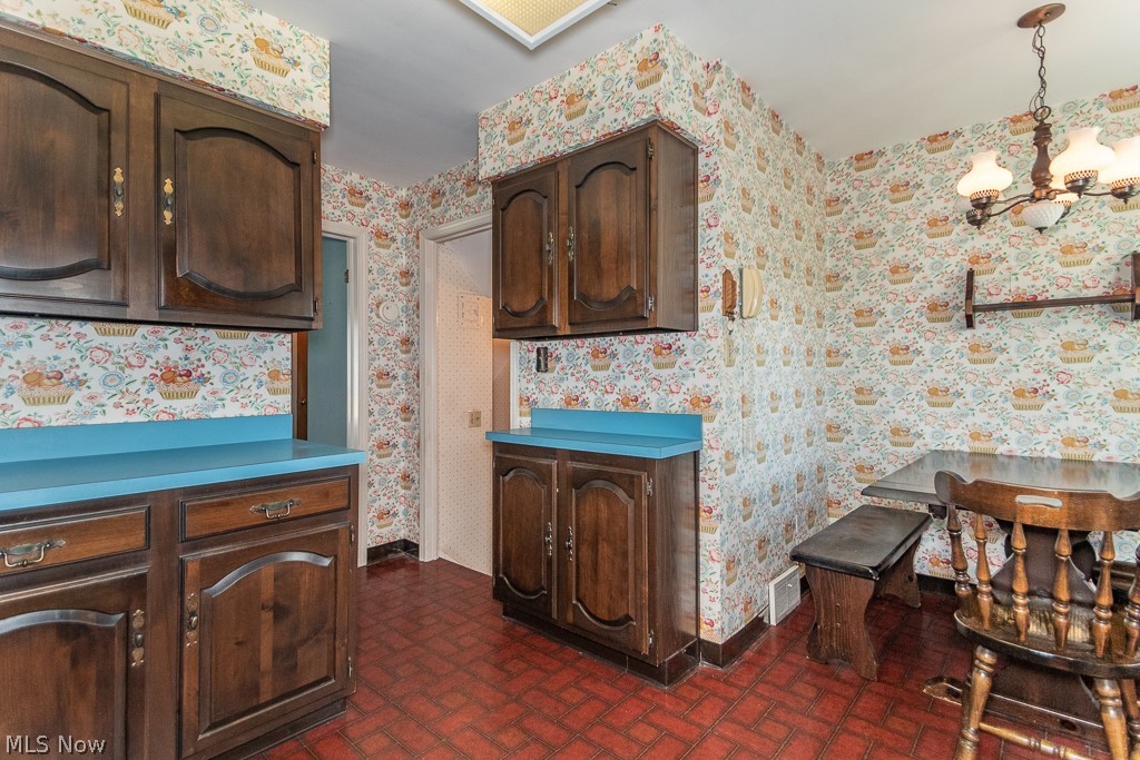 5258 East Farnhurst Road Cleveland, OH 44124 - Photo 13 of 39 Gallery Image 13