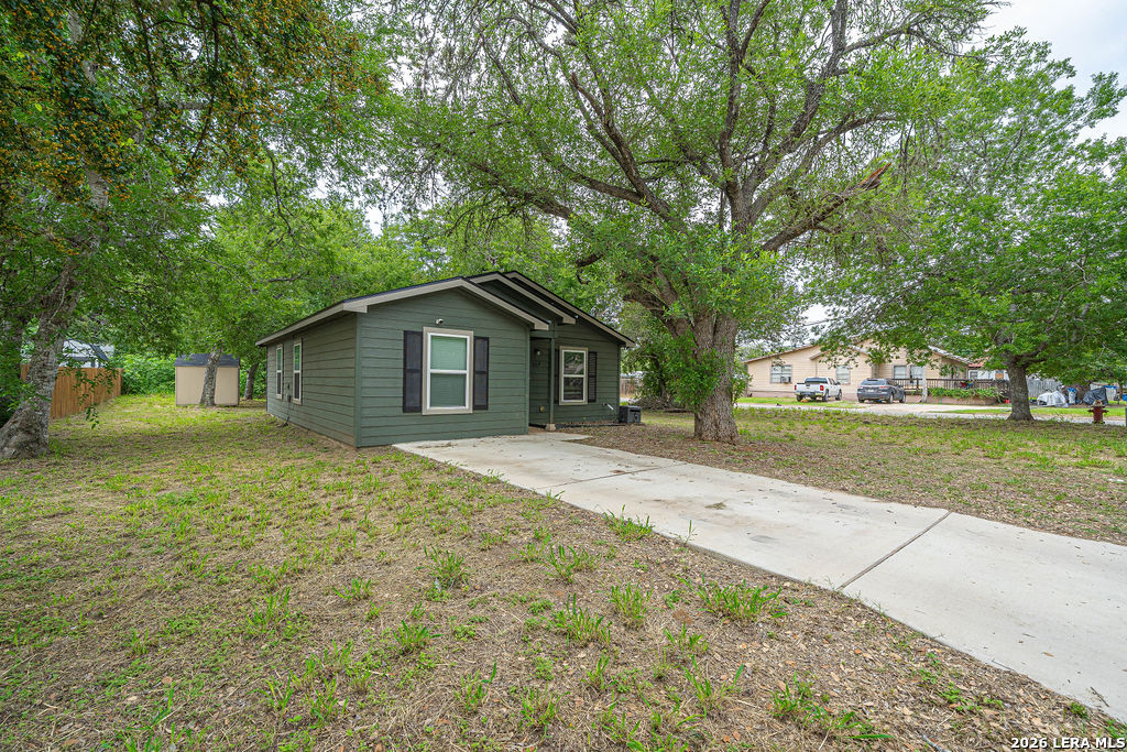 229 Virginia Street Pleasanton, TX 78064 - Photo 5 of 31