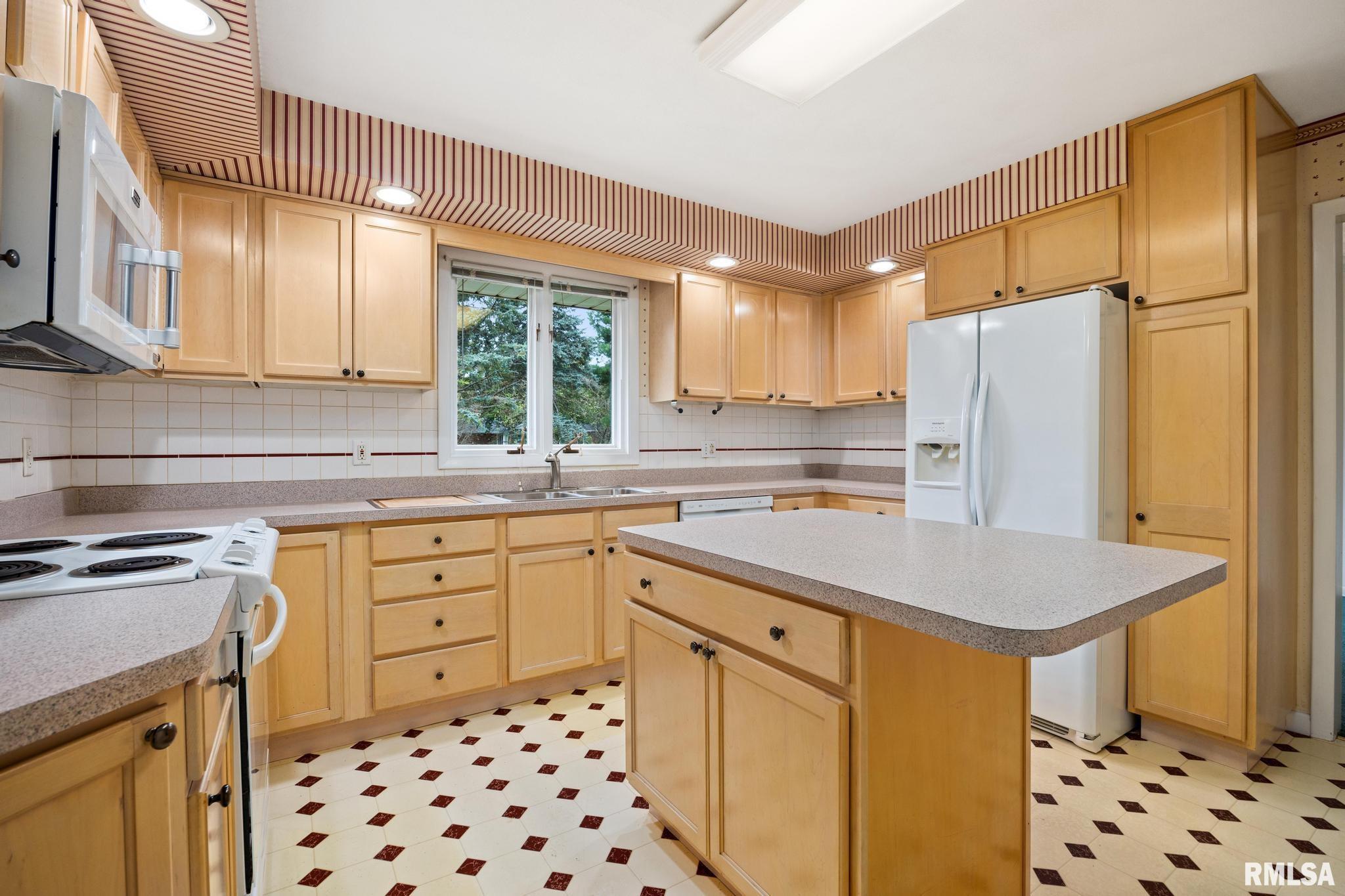 1140 Brentwood Road Morton, IL 61550 - Photo 13 of 51 Gallery Image 13