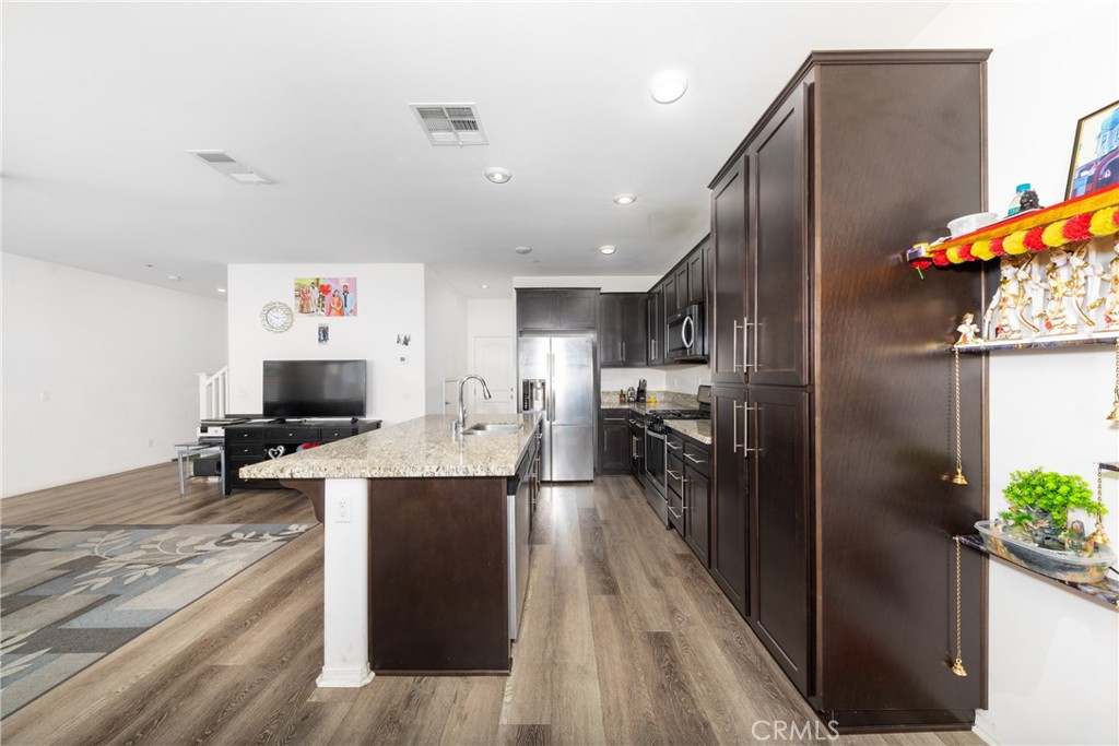 867 South Breden Lane Rialto, CA 92376 - Photo 3 of 28