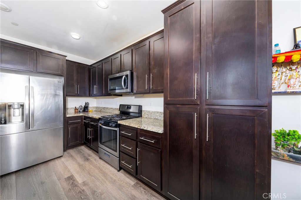 867 South Breden Lane Rialto, CA 92376 - Photo 5 of 28