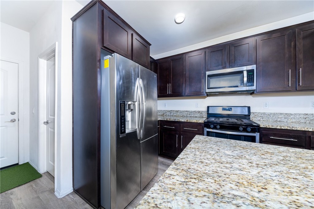 867 South Breden Lane Rialto, CA 92376 - Photo 10 of 28