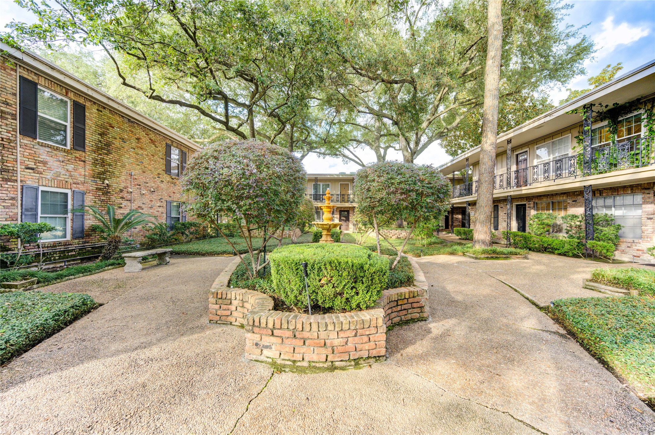 3224 Timmons Lane, Unit 155 Houston, TX 77027 - Photo 37 of 50 a front view of a house with a garden