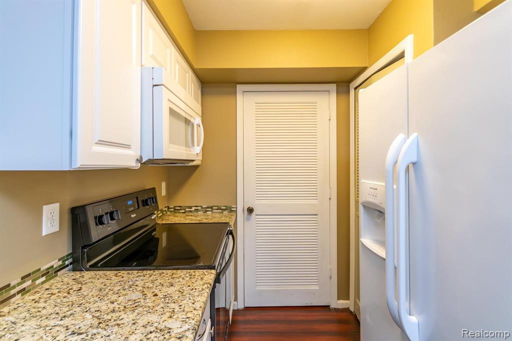 1504 Meadowside Drive Rochester Hills, MI 48307 - Photo 8 of 26