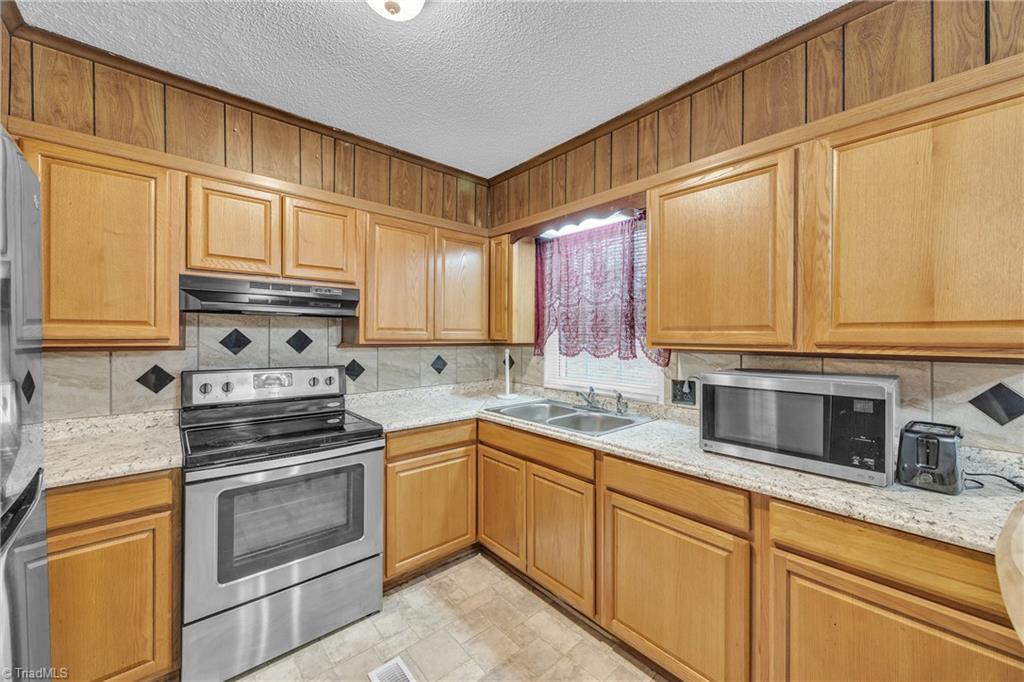 226 Carlton Road Boomer, NC 28606 - Photo 15 of 29