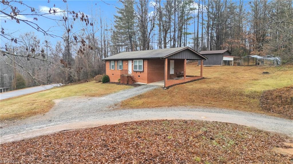 226 Carlton Road Boomer, NC 28606 - Photo 6 of 29