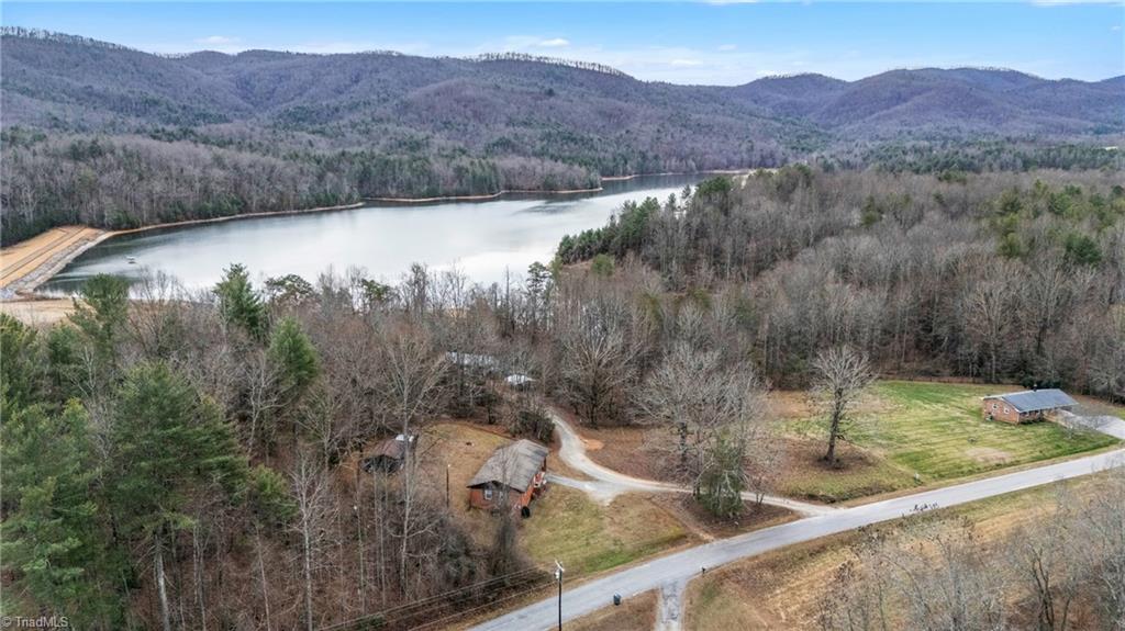 226 Carlton Road Boomer, NC 28606 - Photo 8 of 29