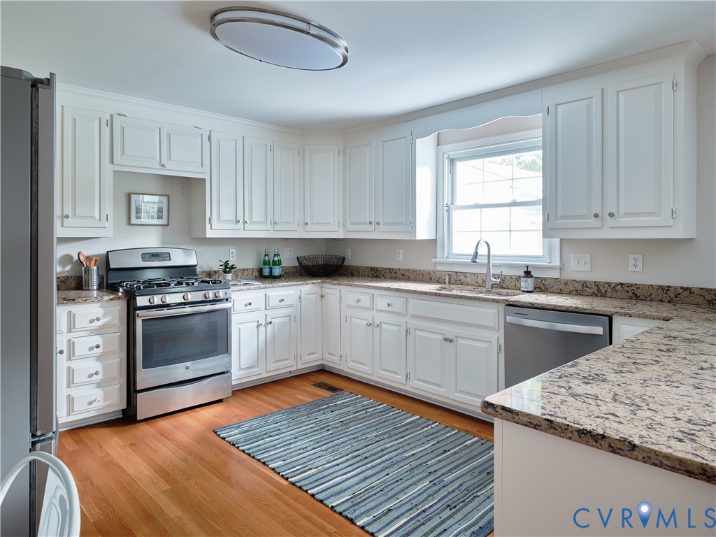 1311 Santa Rosa Road Henrico, VA 23229 - Photo 9 of 49 So light and airy, with more than 2 dozen cabinets