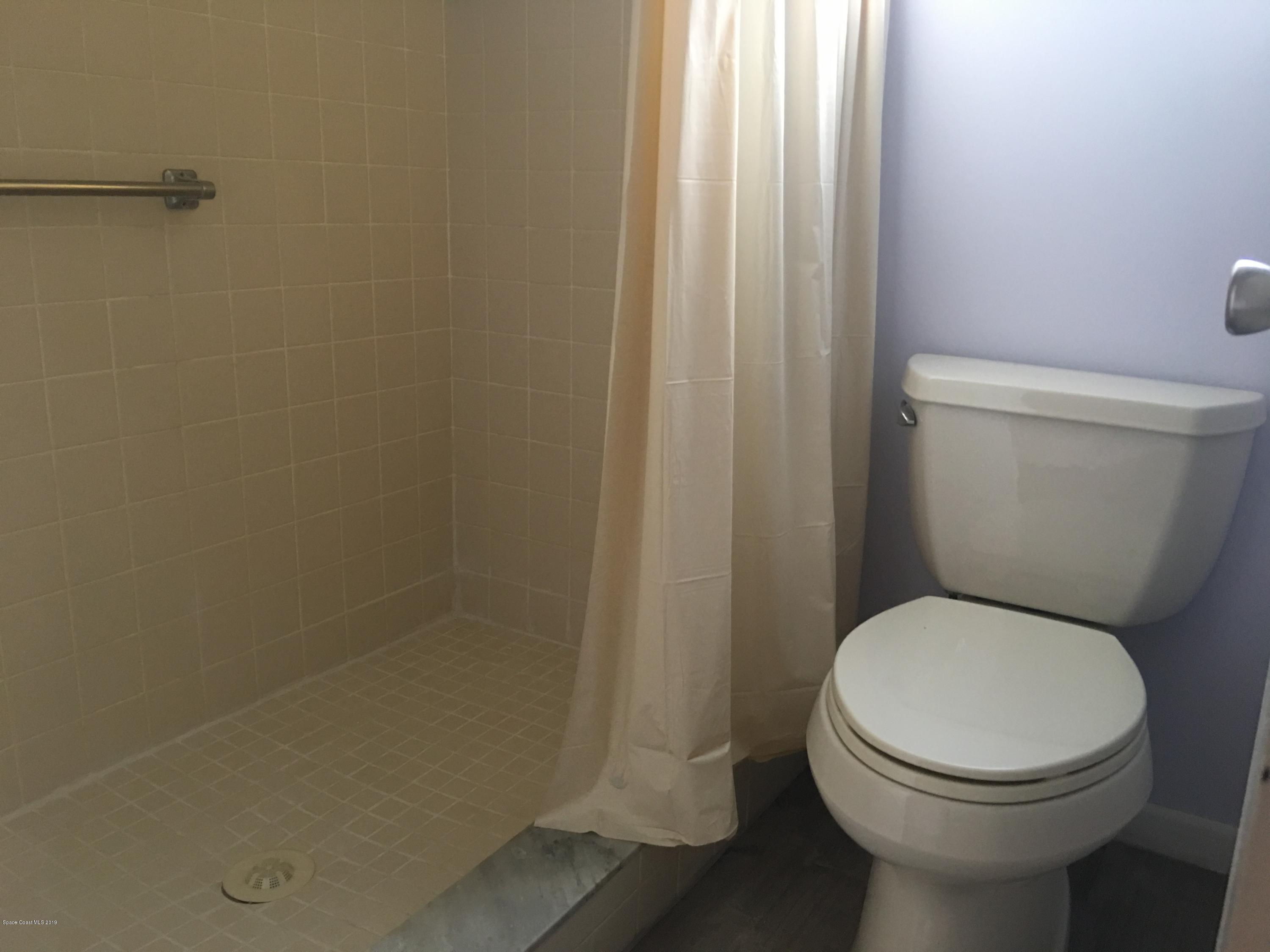 170 Santa Rosa Avenue Southwest Palm Bay, FL 32908 - Photo 16 of 32 Walk in shower