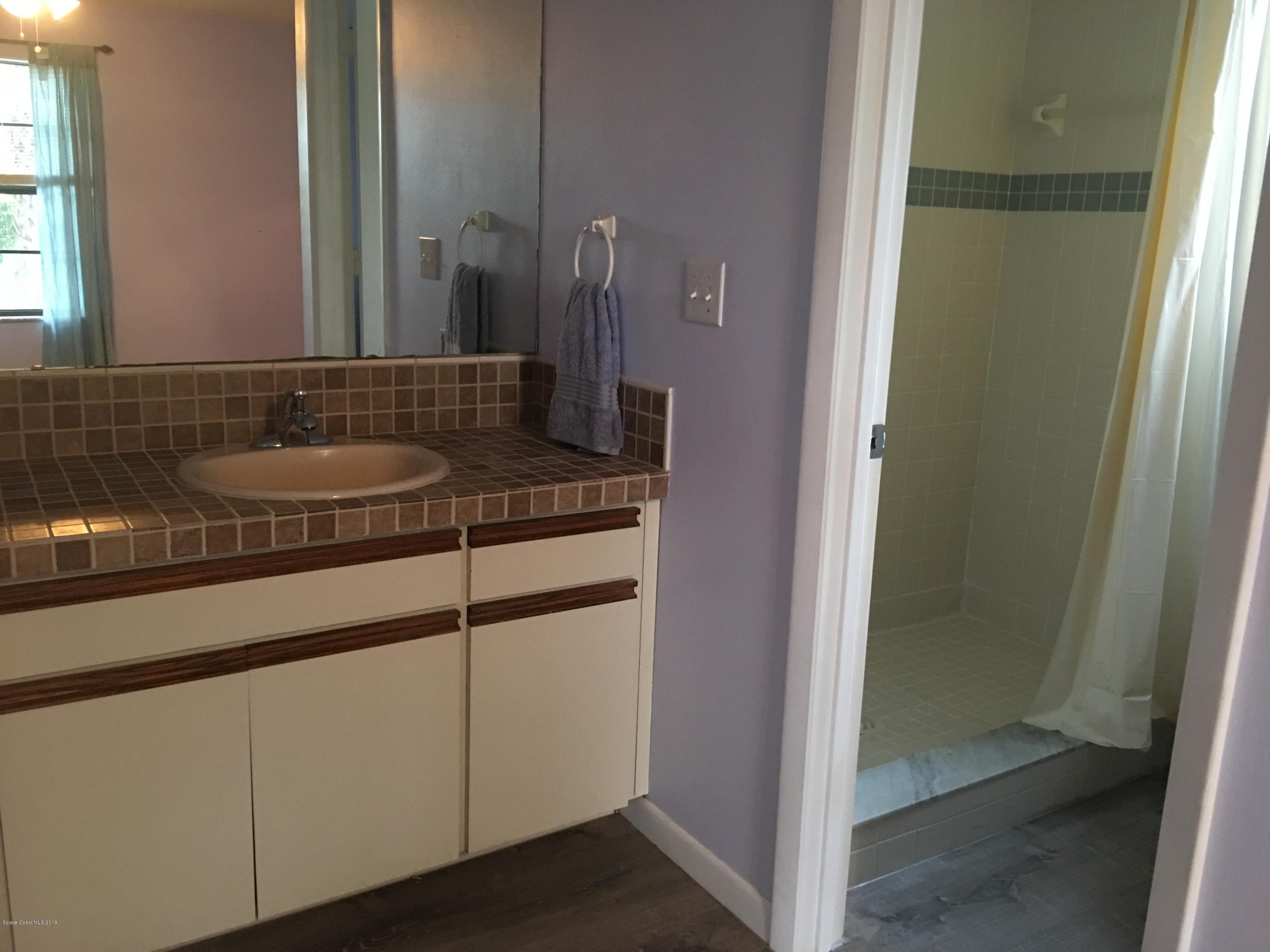 170 Santa Rosa Avenue Southwest Palm Bay, FL 32908 - Photo 17 of 32 Bath with walk in shower