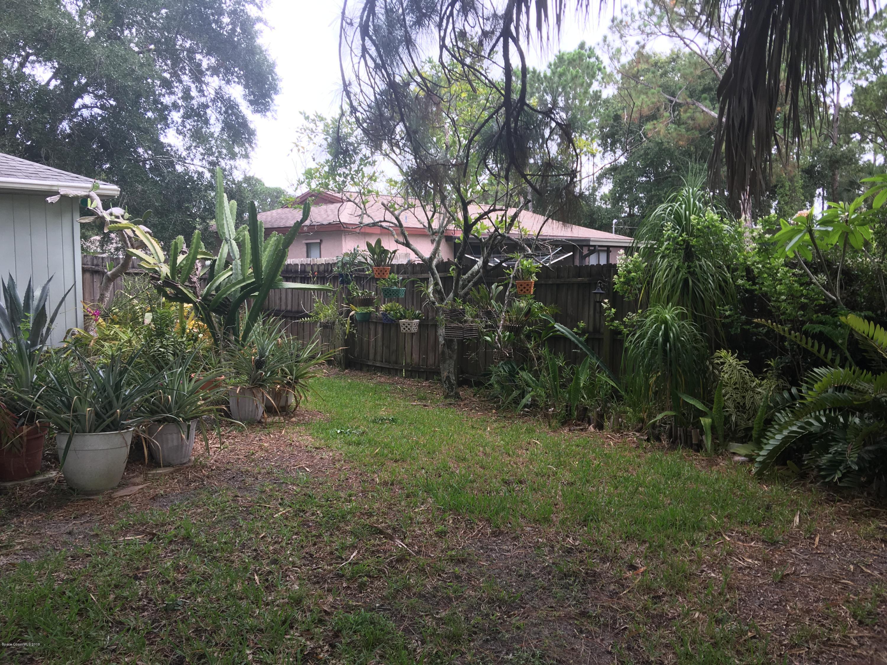 170 Santa Rosa Avenue Southwest Palm Bay, FL 32908 - Photo 23 of 32 Fence and side yard