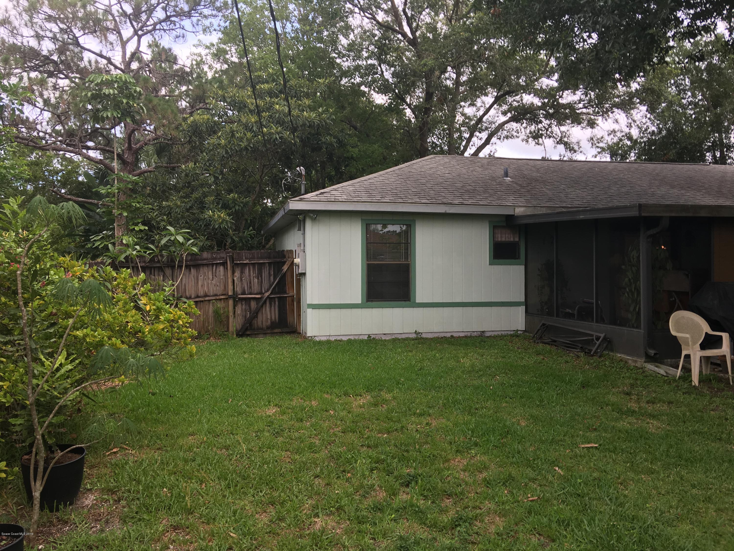 170 Santa Rosa Avenue Southwest Palm Bay, FL 32908 - Photo 24 of 32 Side back yard