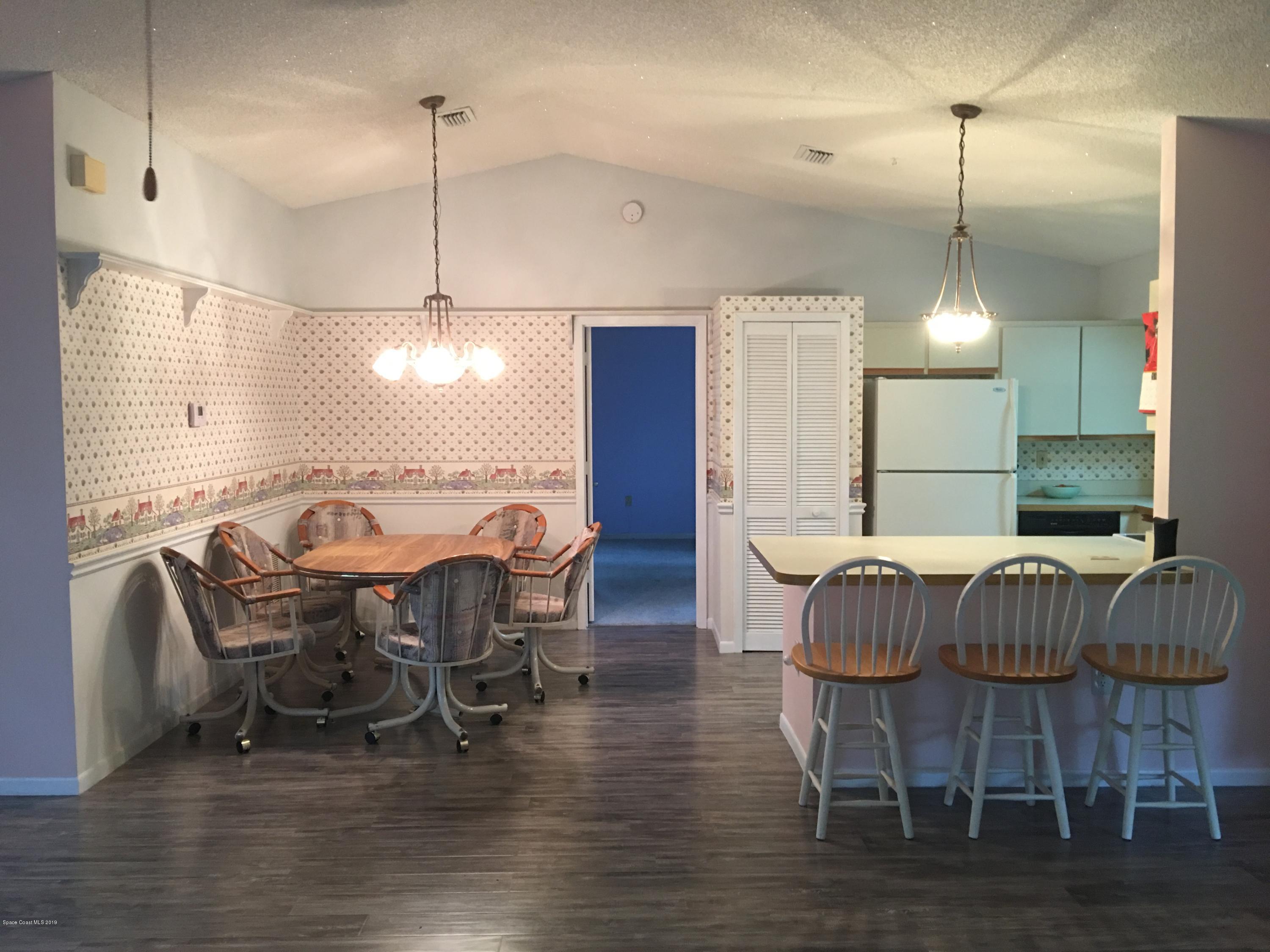 170 Santa Rosa Avenue Southwest Palm Bay, FL 32908 - Photo 8 of 32 Dining area and kitchen bar