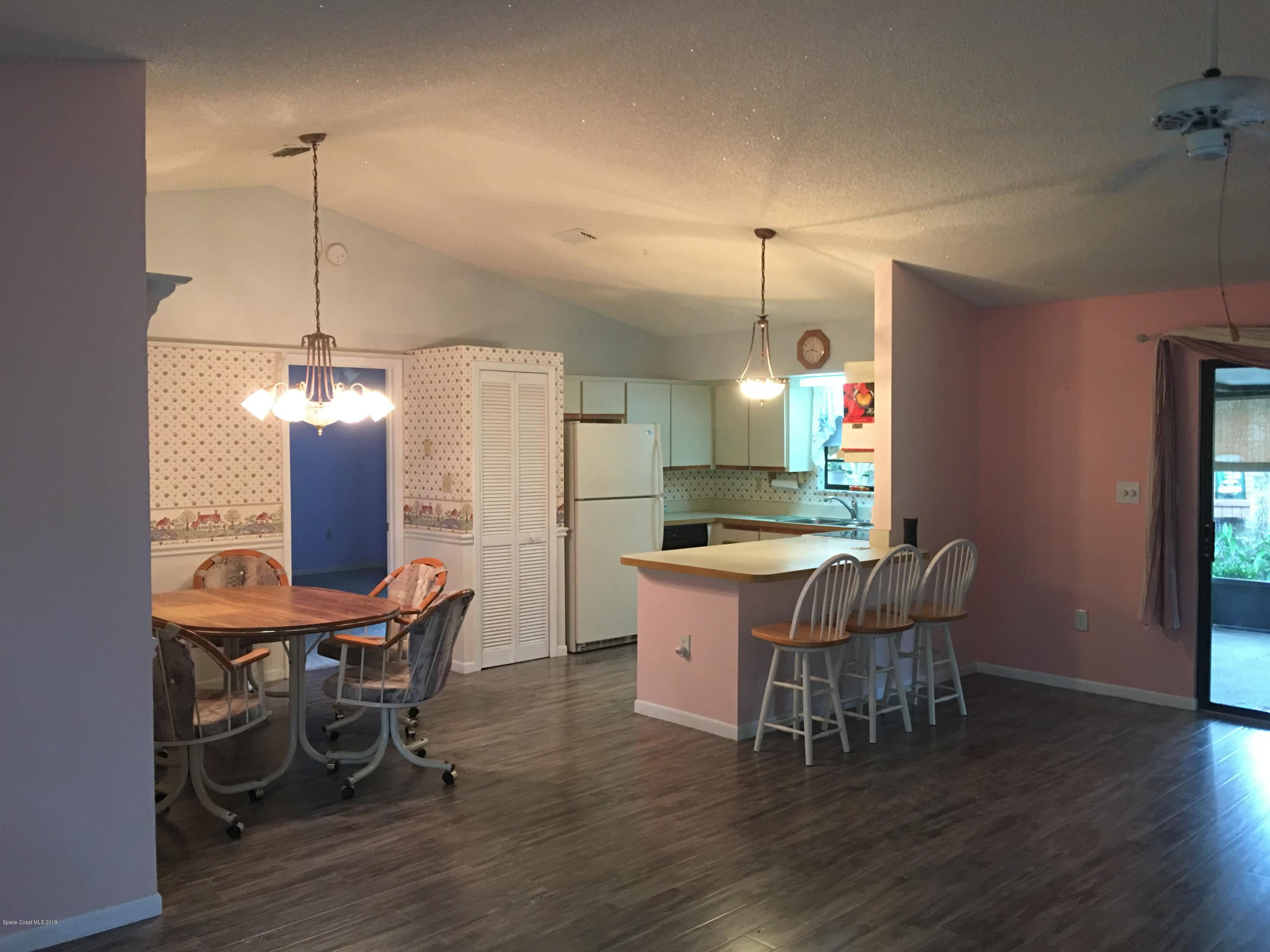 170 Santa Rosa Avenue Southwest Palm Bay, FL 32908 - Photo 10 of 32 Kitchen - Dining area
