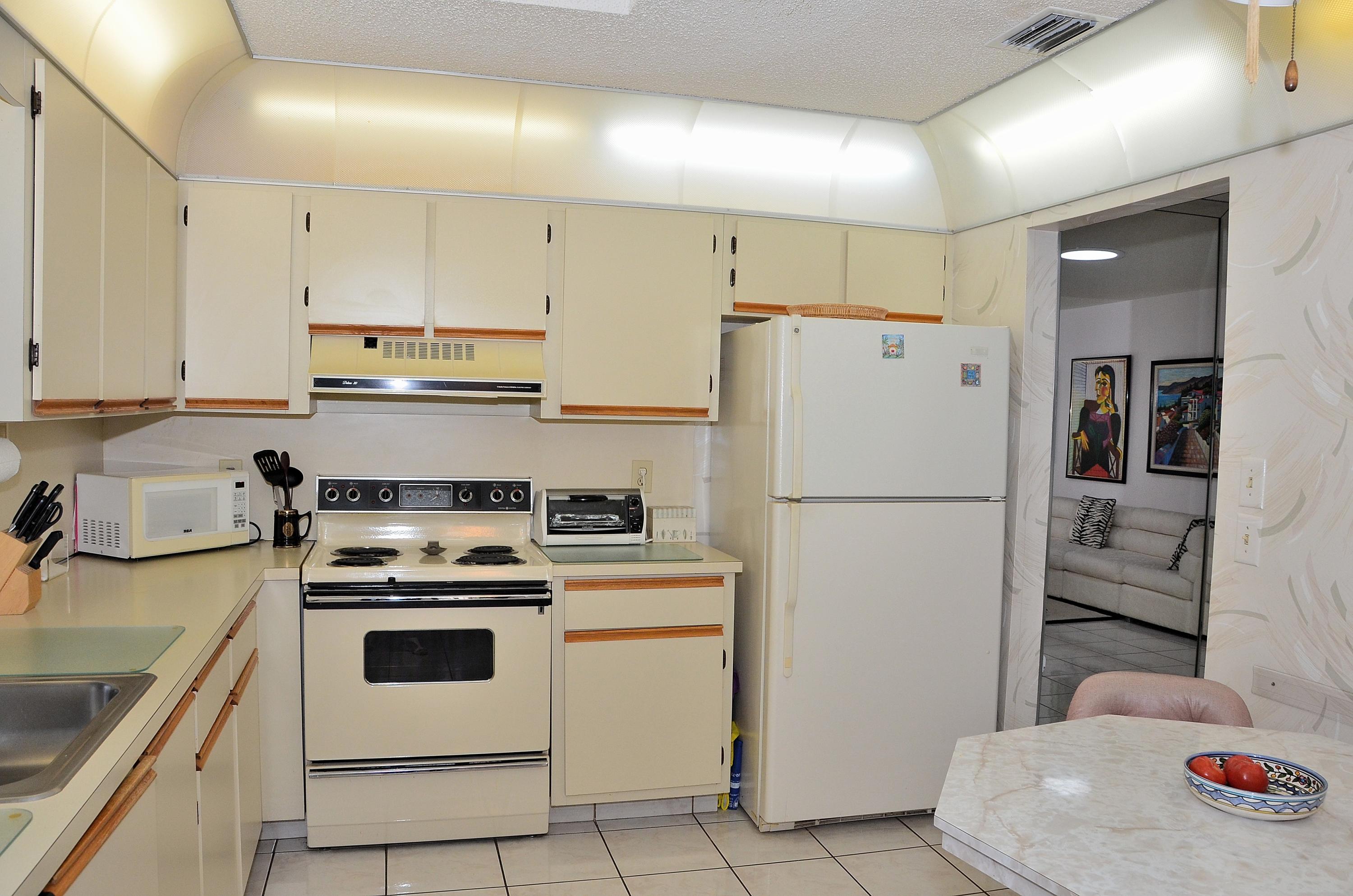 6355 Lasalle Road Delray Beach, FL 33484 - Photo 10 of 19 Kitchen